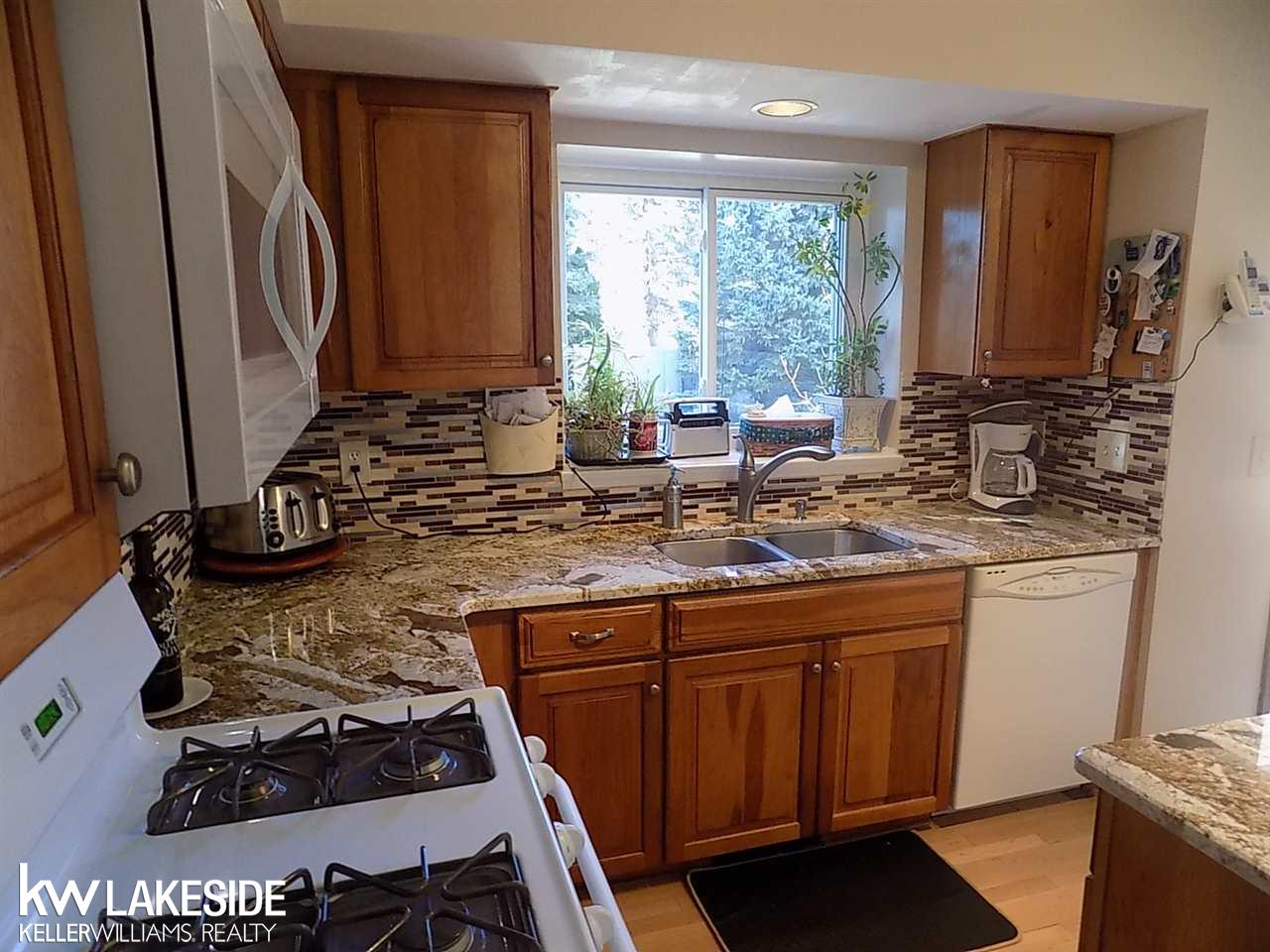 46215 Doubletree Road Canton, MI 48187 - Photo 5 of 33 CUSTOM BACK SPLASH