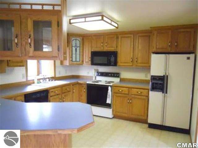 1434 North Mission Road Mount Pleasant, MI 48858 - Photo 11 of 19 1771108-10.JPG