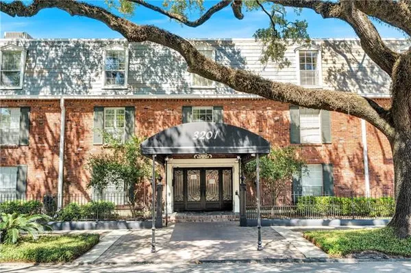 $240,000 | 3201 St Charles Avenue, Unit 218, New Orleans, LA 70115