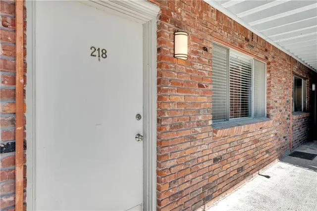 $240,000 | 3201 St Charles Avenue, Unit 218, New Orleans, LA 70115