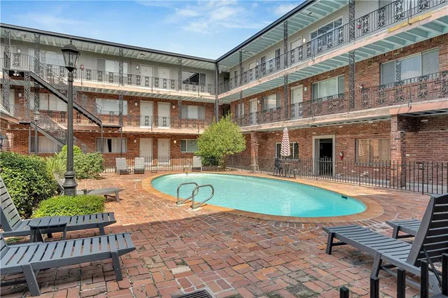 $240,000 | 3201 St Charles Avenue, Unit 218, New Orleans, LA 70115