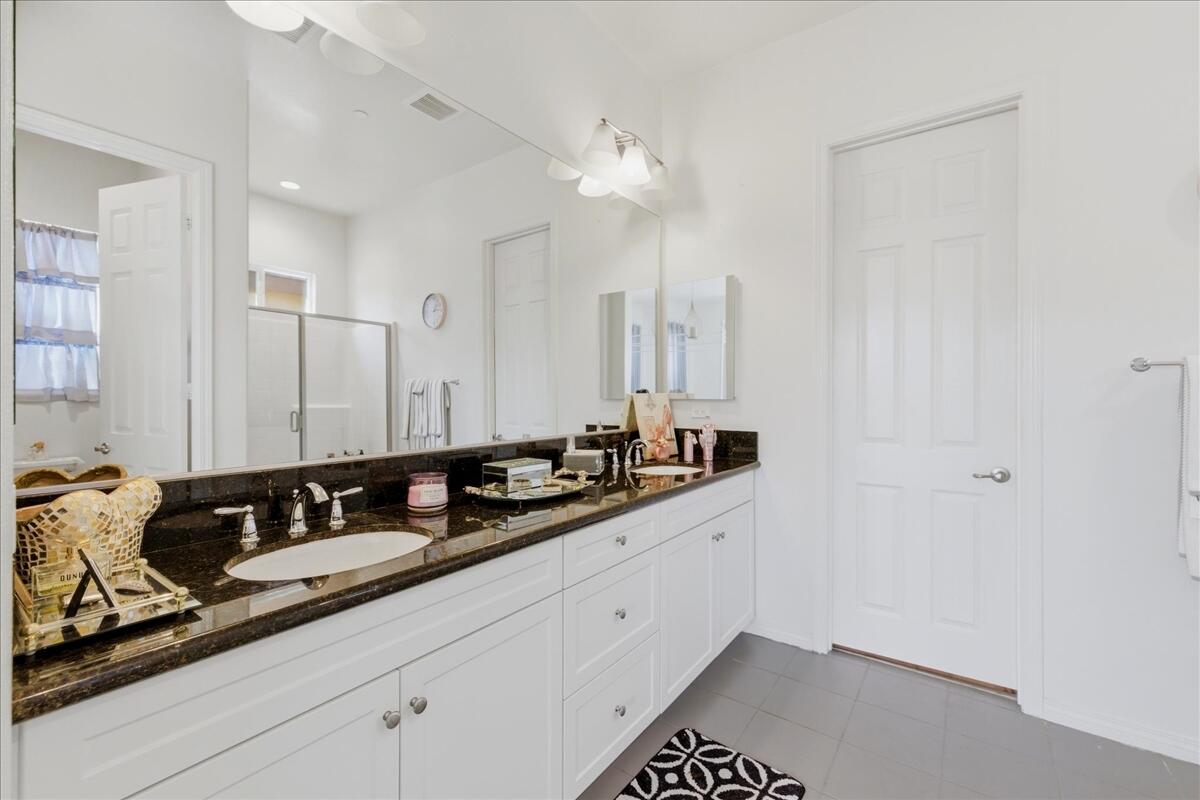 44027 Triolo Way Indio, CA 92203 - Photo 12 of 30 Primary Bath