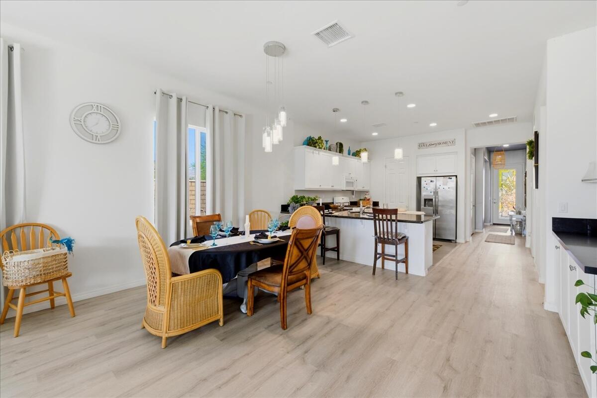 44027 Triolo Way Indio, CA 92203 - Photo 8 of 30 Dining & Kitchen Area