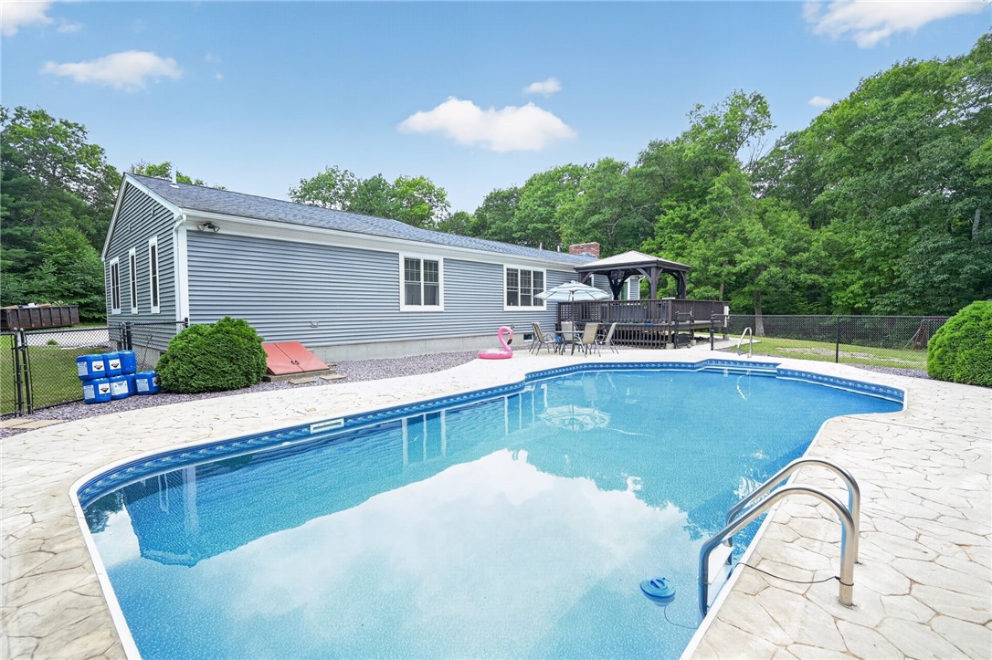 884 Reynolds Road Glocester, RI 02814 - Photo 9 of 17 Gallery Image 9