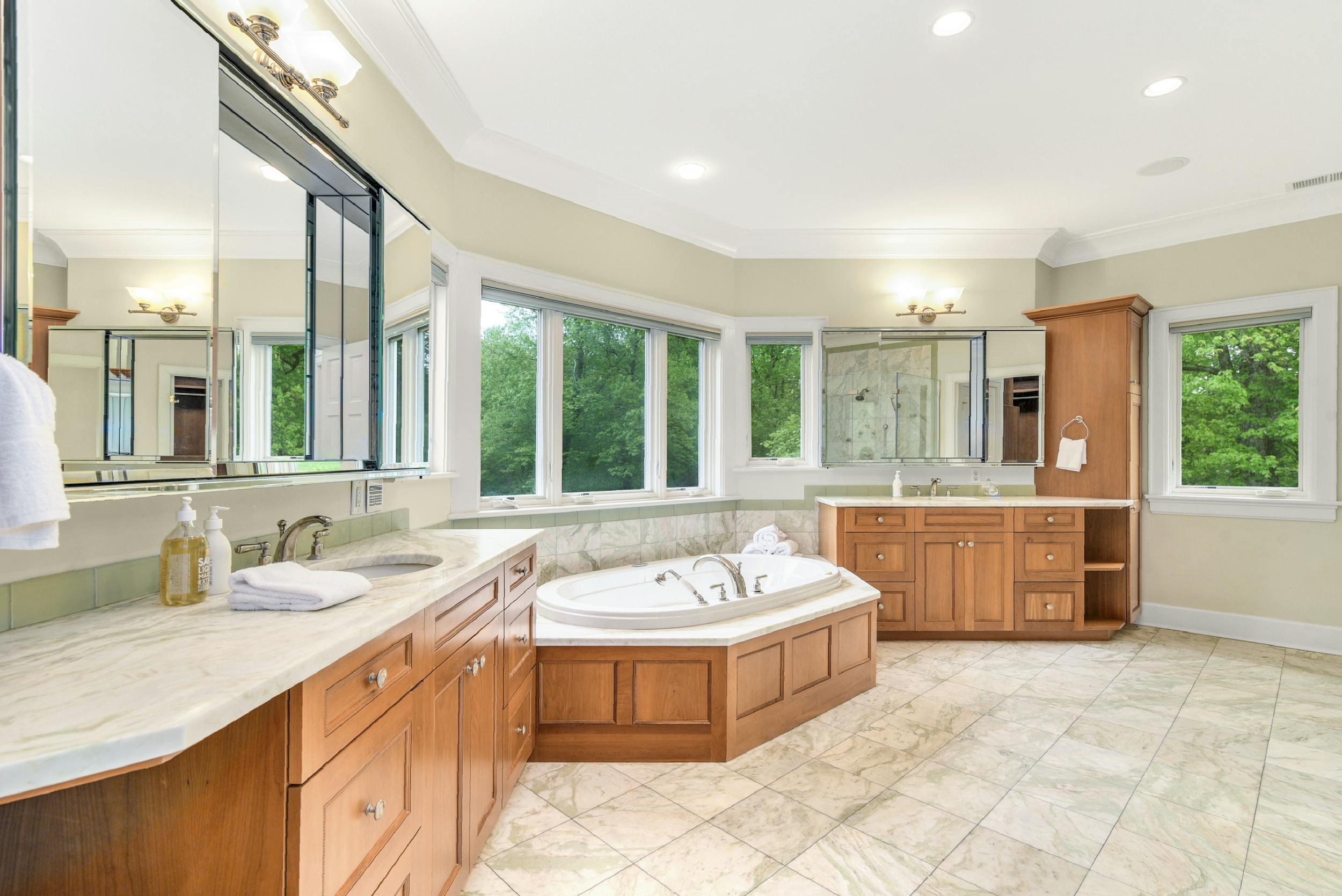 1315 Smith Ridge Road New Canaan, CT 06840 - Photo 21 of 54 a bathroom with a tub sink and mirror