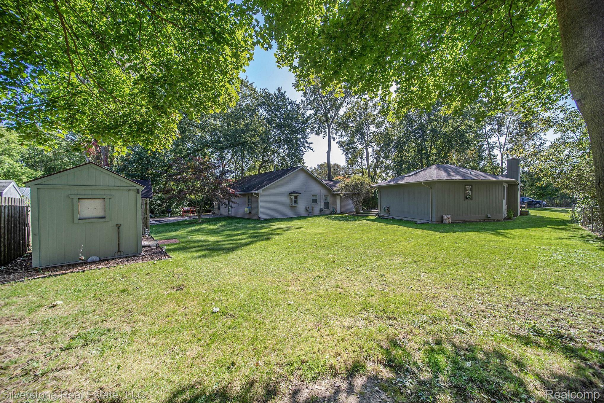 4800 Siebert Road Waterford, MI 48328 - Photo 5 of 25 4800 Siebert.jpg