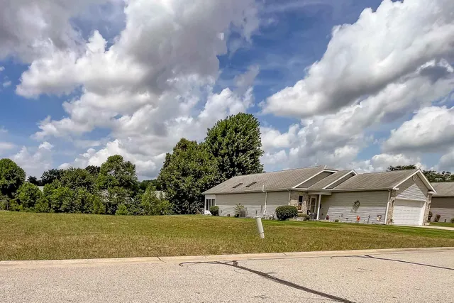 $659,900 | 2723 Sugarberry Lane, Niles, MI 49120