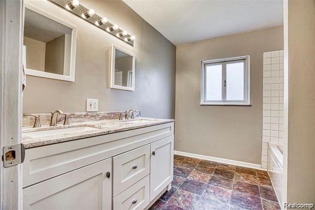 50563 Mott Road Belleville, MI 48111 - Photo 9 of 14