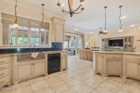 $775,000 | 118 West Bayou Parkway, Lafayette, LA 70503