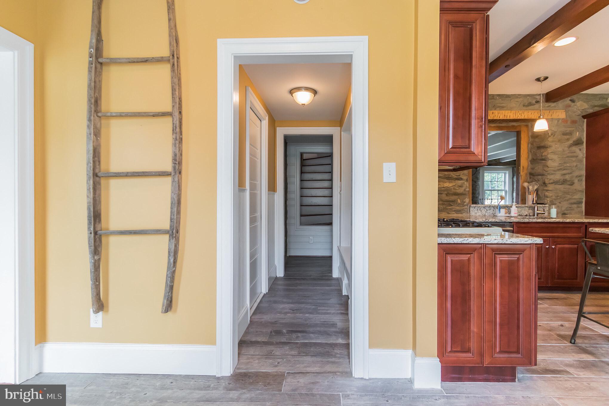 300 Ravenscliff Drive Springfield, PA 19064 - Photo 2 of 45 FOYER