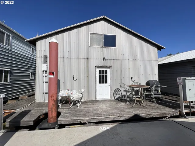 $119,000 | 4 East Port Marina Drive, Unit 304, Hood River, OR 97031