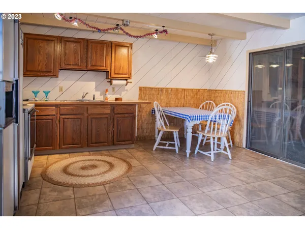 $79,000 | 4 East Port Marina Drive, Unit 304, Hood River, OR 97031