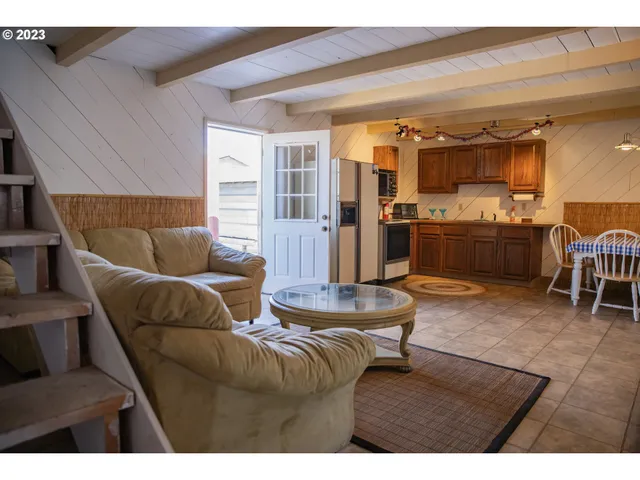 $119,000 | 4 East Port Marina Drive, Unit 304, Hood River, OR 97031