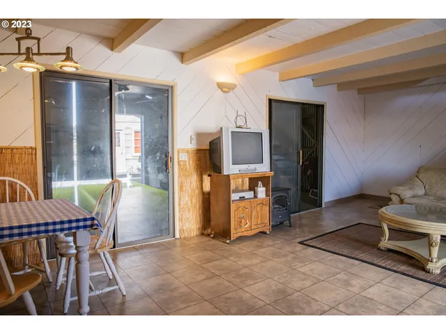 $119,000 | 4 East Port Marina Drive, Unit 304, Hood River, OR 97031