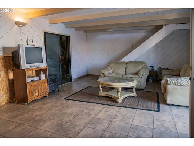 $119,000 | 4 East Port Marina Drive, Unit 304, Hood River, OR 97031