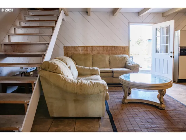 $119,000 | 4 East Port Marina Drive, Unit 304, Hood River, OR 97031