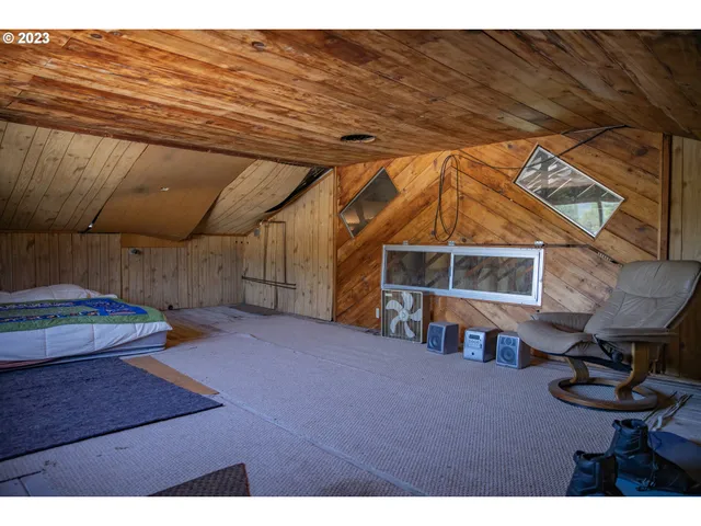 $119,000 | 4 East Port Marina Drive, Unit 304, Hood River, OR 97031