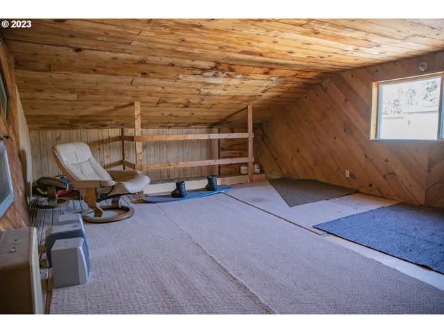 $119,000 | 4 East Port Marina Drive, Unit 304, Hood River, OR 97031