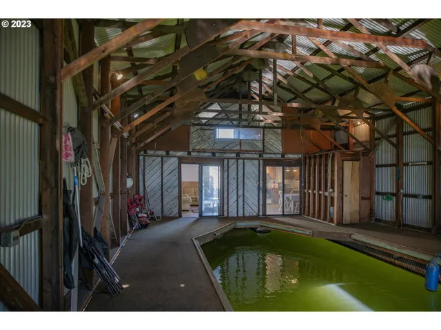 $119,000 | 4 East Port Marina Drive, Unit 304, Hood River, OR 97031