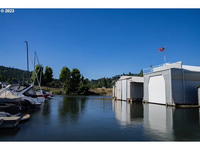 $119,000 | 4 East Port Marina Drive, Unit 304, Hood River, OR 97031