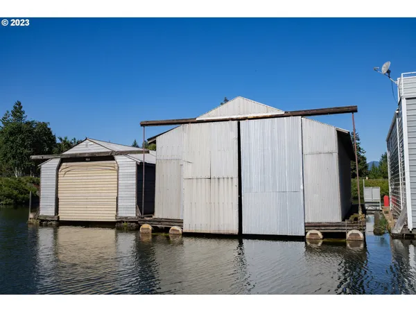 $79,000 | 4 East Port Marina Drive, Unit 304, Hood River, OR 97031