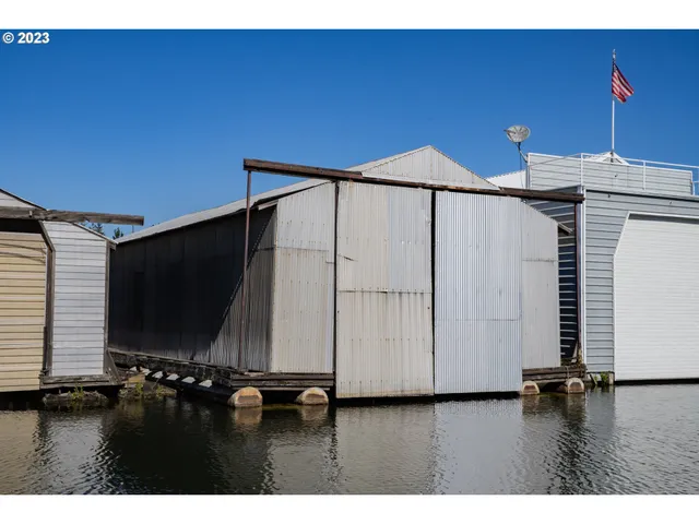 $119,000 | 4 East Port Marina Drive, Unit 304, Hood River, OR 97031