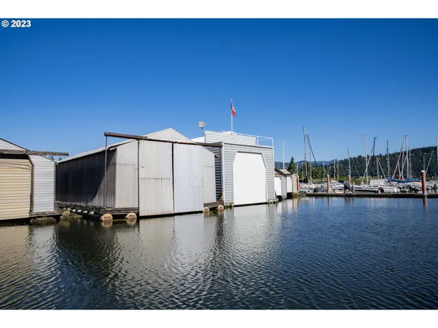$119,000 | 4 East Port Marina Drive, Unit 304, Hood River, OR 97031