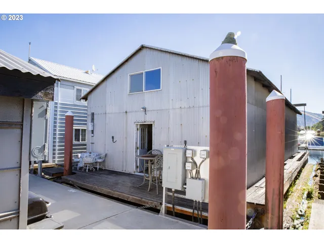 $119,000 | 4 East Port Marina Drive, Unit 304, Hood River, OR 97031