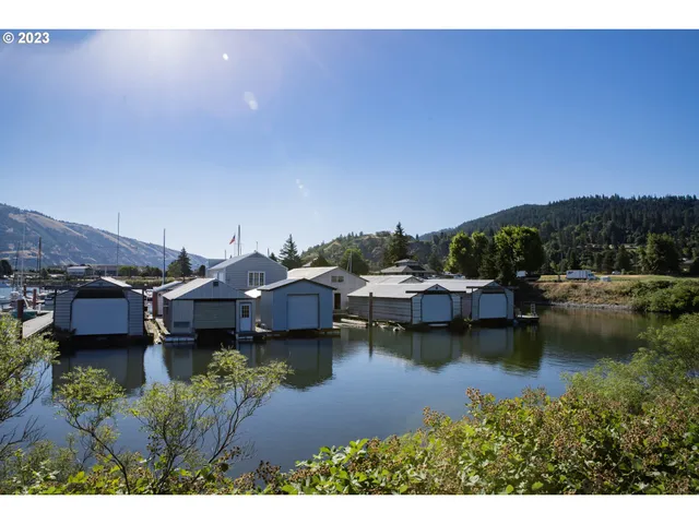 $119,000 | 4 East Port Marina Drive, Unit 304, Hood River, OR 97031