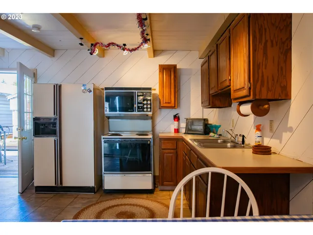 $119,000 | 4 East Port Marina Drive, Unit 304, Hood River, OR 97031