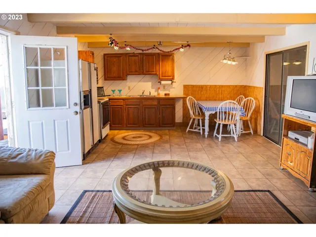 $119,000 | 4 East Port Marina Drive, Unit 304, Hood River, OR 97031