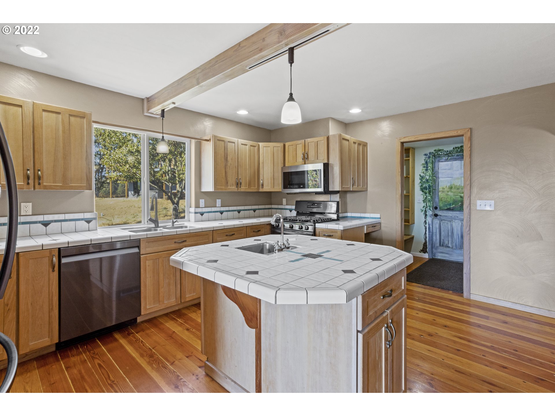 174 West Winds Road White Salmon, WA 98672 - Photo 7 of 22 Gallery Image 7