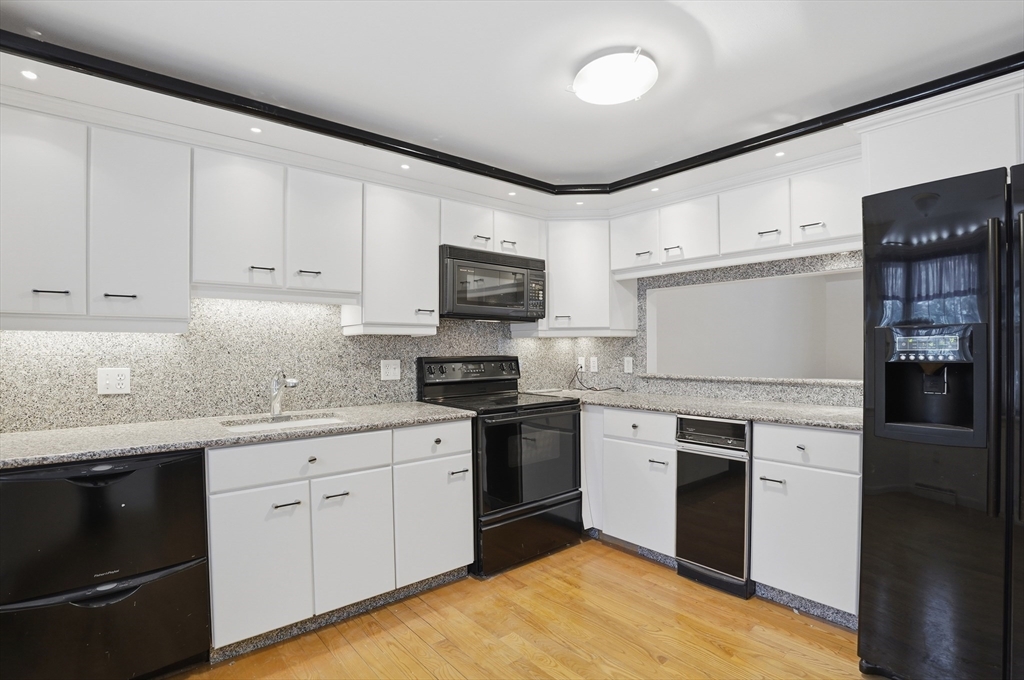 47 Collins Street, Unit 50 Danvers, MA 01923 - Photo 4 of 40