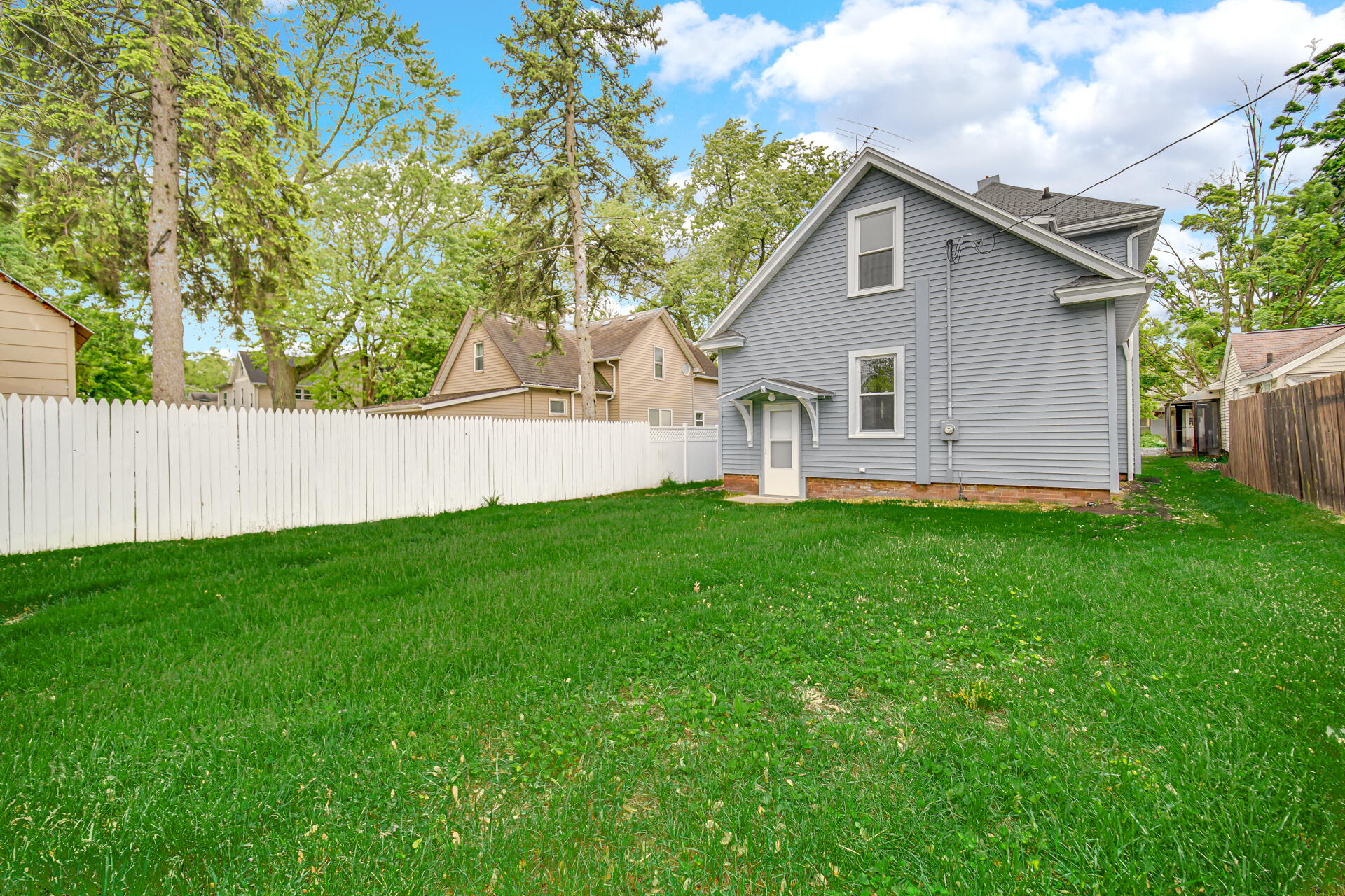 411 E Street La Porte, IN 46350 - Photo 7 of 33 a front view of house with yard and green space