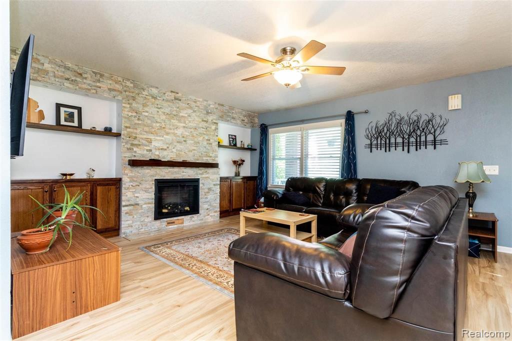 28115 Six Mile Road Livonia, MI 48154 - Photo 8 of 38