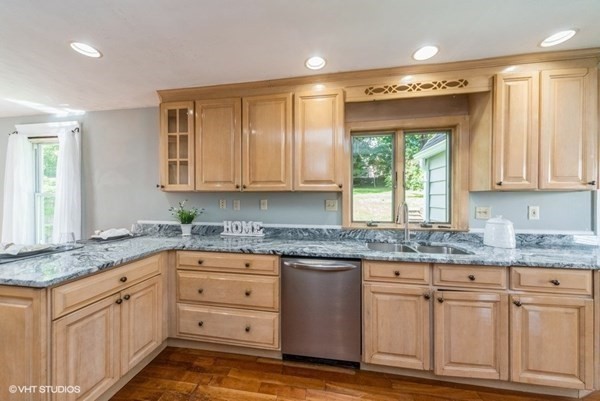76 Barnard Road Worcester, MA 01605 - Photo 8 of 32 Gallery Image 8