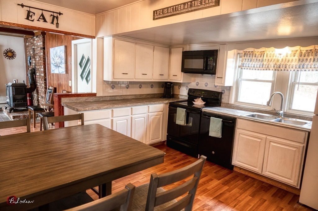 91 South Shore Road Webster, MA 01570 - Photo 8 of 17 Gallery Image 8