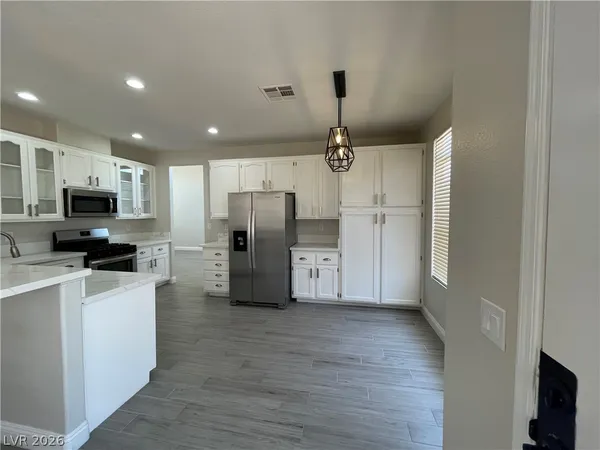 $2,550 | 7832 Blue Eagle Way, Las Vegas, NV 89128