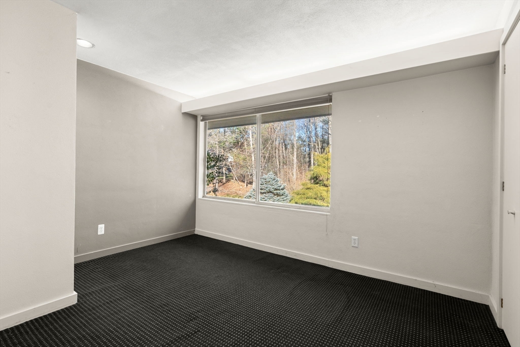 64 Oak Hill Road Worcester, MA 01609 - Photo 28 of 42 Gallery Image 28
