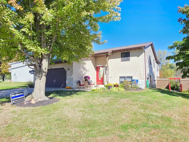 $330,000 | 407 8th Street Southwest, Plainview, MN 55964