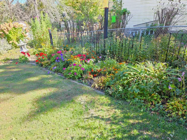 $330,000 | 407 8th Street Southwest, Plainview, MN 55964