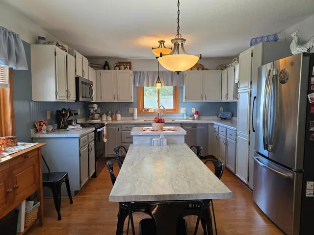 $330,000 | 407 8th Street Southwest, Plainview, MN 55964