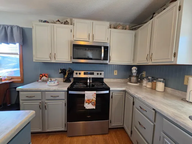 $330,000 | 407 8th Street Southwest, Plainview, MN 55964