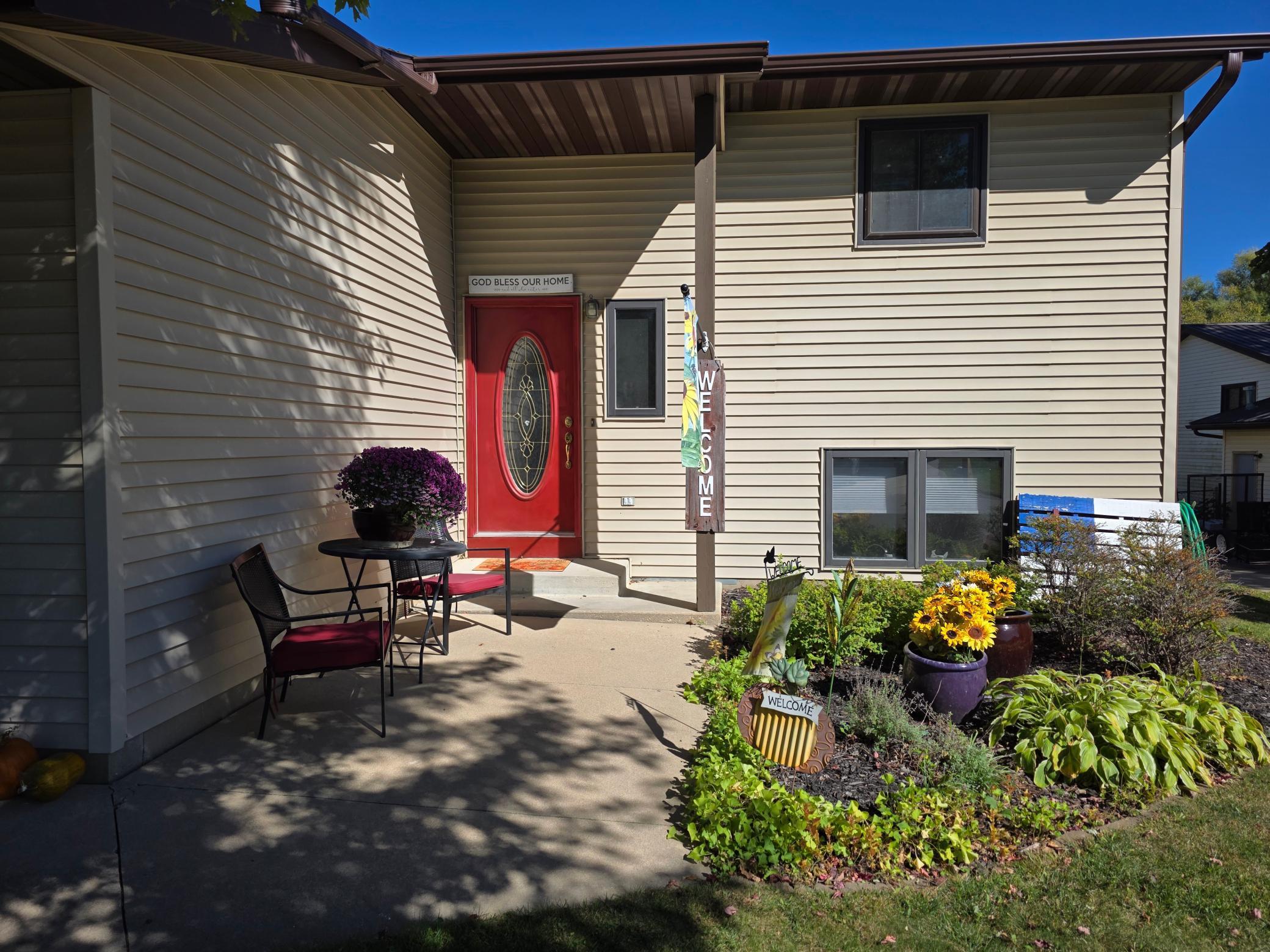 407 8th Street Southwest Plainview, MN 55964 - Photo 3 of 38