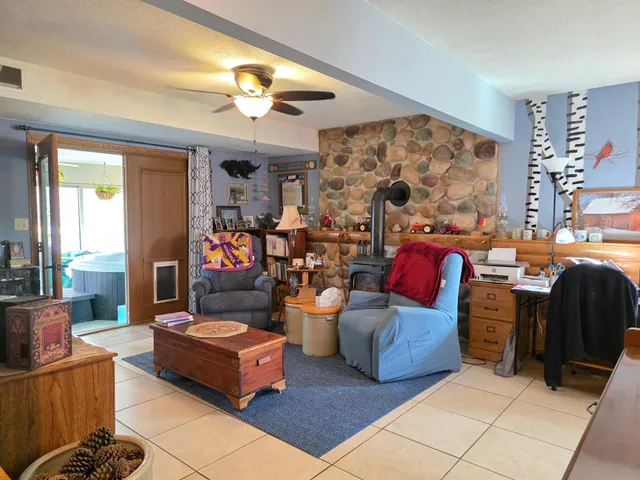 $330,000 | 407 8th Street Southwest, Plainview, MN 55964
