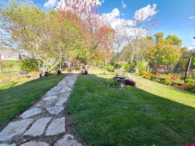 $330,000 | 407 8th Street Southwest, Plainview, MN 55964