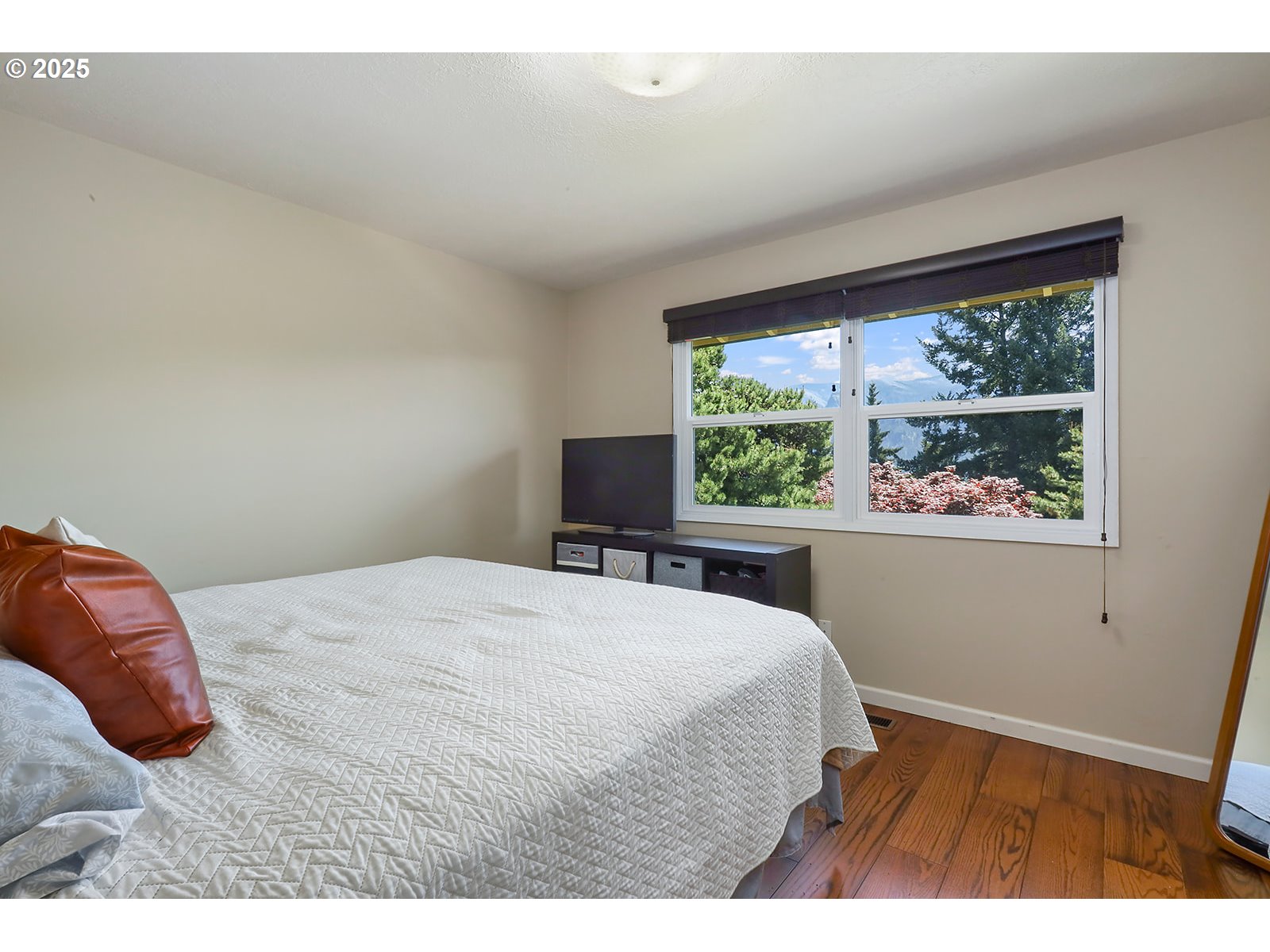 101 Allen Street Carson, WA 98610 - Photo 20 of 48 a bedroom with a bed and a large window