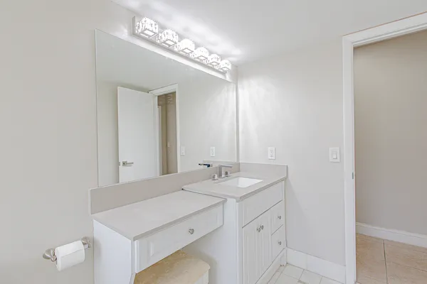 $3,750 | 8632 Bridle Path Court, Unit 206, Davie, FL 33328