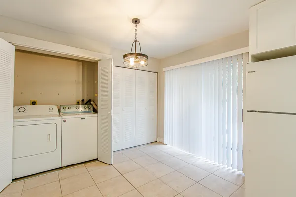 $3,750 | 8632 Bridle Path Court, Unit 206, Davie, FL 33328