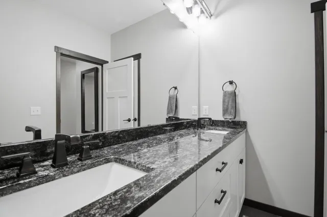 $505,000 | 3007 15th Avenue Southwest, Austin, MN 55912